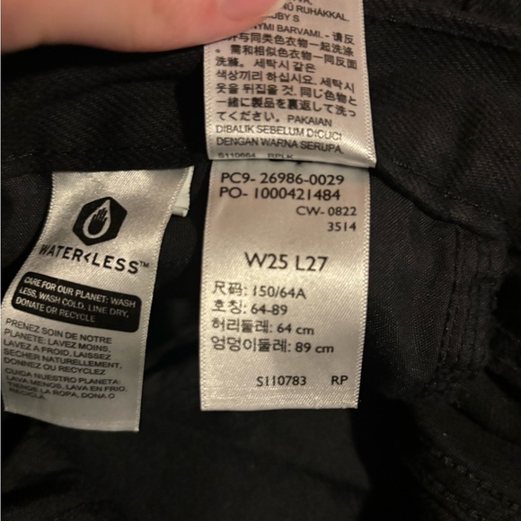 NWT Levi’s High Waisted Mom Jean - Picture 10 of 12